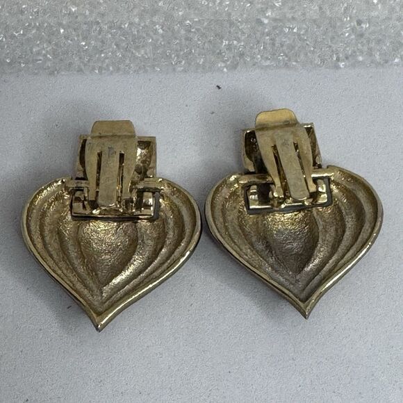 Vintage Sculpted Gold-Tone Heart Clip-On Earrings – Romantic 80s Statement - Picture 2 of 4